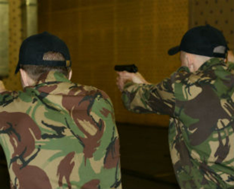 Воронежские офицеры охраны, с которыми конкурируют в которыми управляют и стреляющих