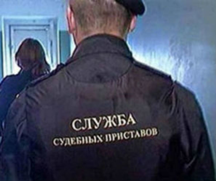 В Pavlovsk полицейские области убрали маленькую дочь от пьющей матери