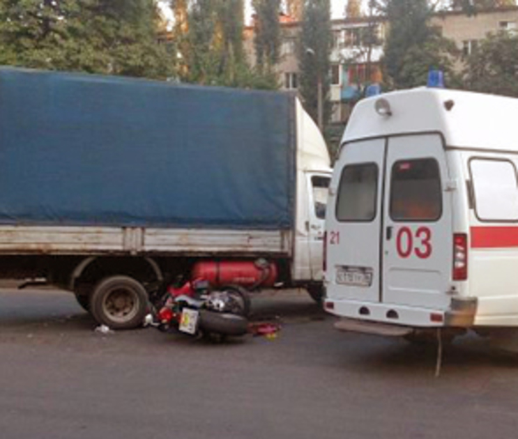 В Воронеже мотоциклист в полной операции столкнулся с Газелью